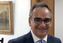 Ευθύνες στους γιατρούς επιχειρεί να ρίξει ο κ. Κοντοζαμάνης για τους θανάτους εκτός ΜΕΘ
