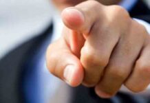 Μετά την κοινωνία η κυβέρνηση στοχοποιεί και τους υγειονομικούς