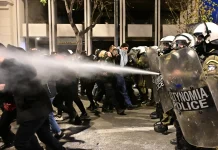 Αντί για συγνώμη για τη βία στα συλλαλητήρια η αστυνομία απειλεί τους πολίτες